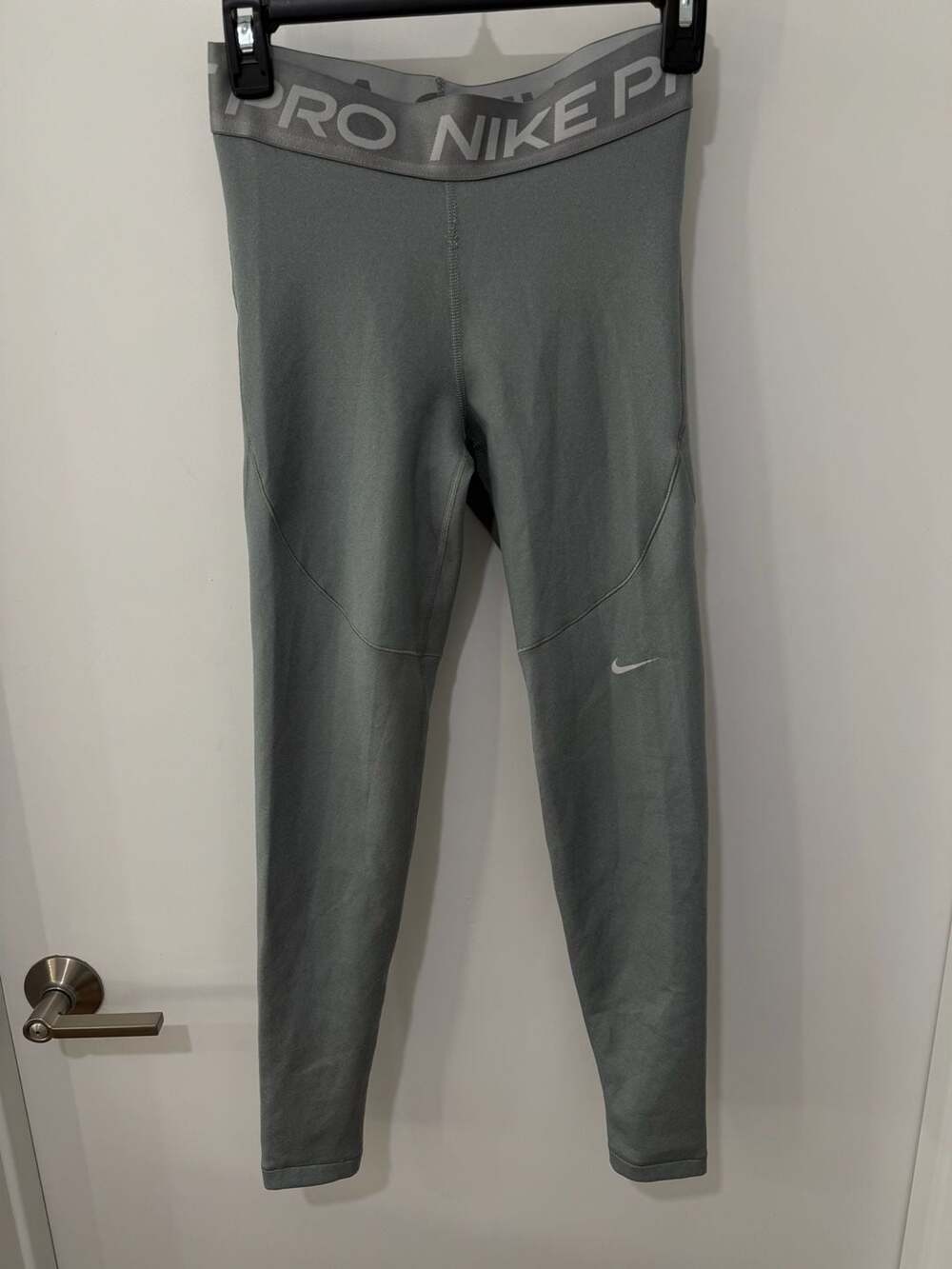 Nike pro therma woman's tights in particle...